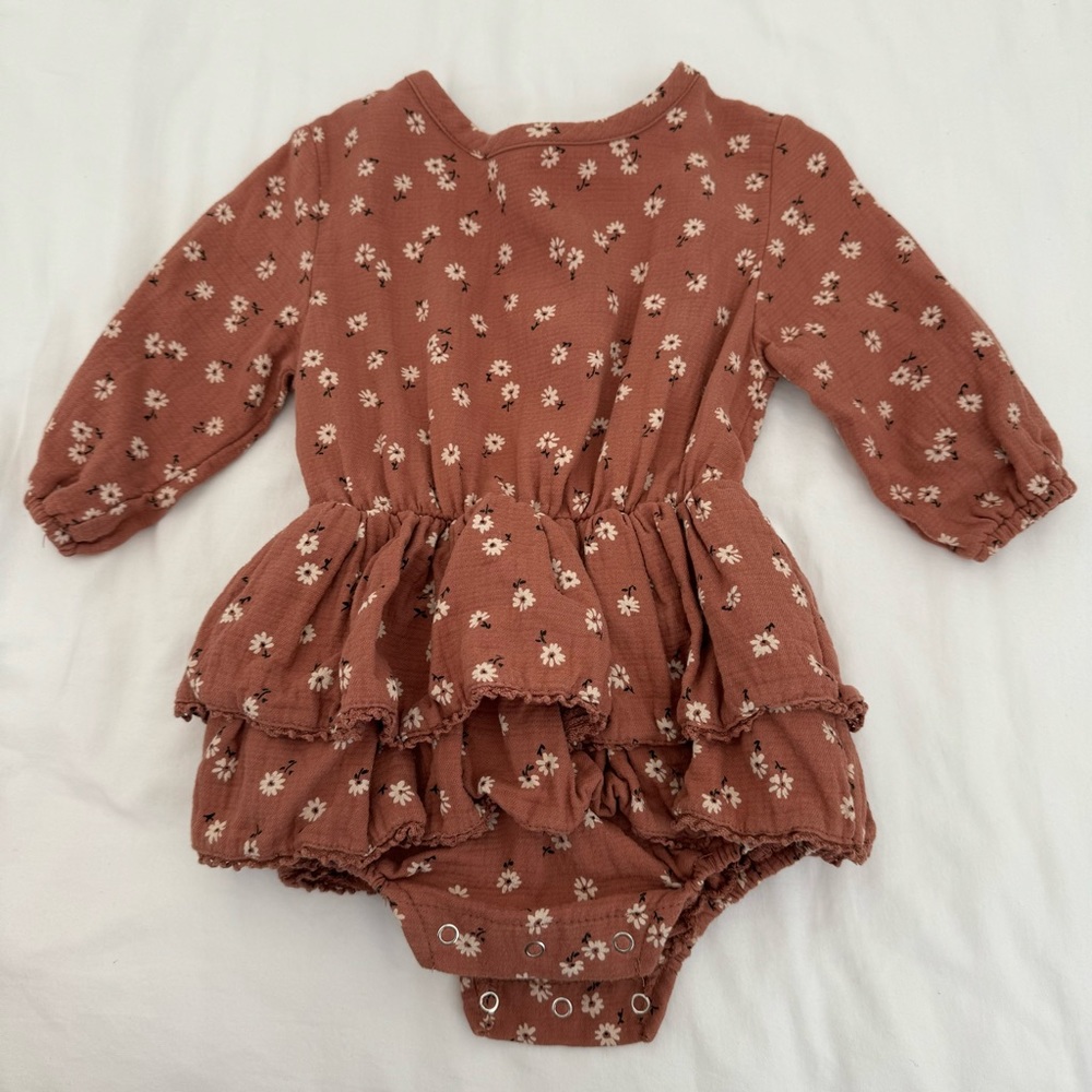 Quincy Mae Romper Size:12-18 months